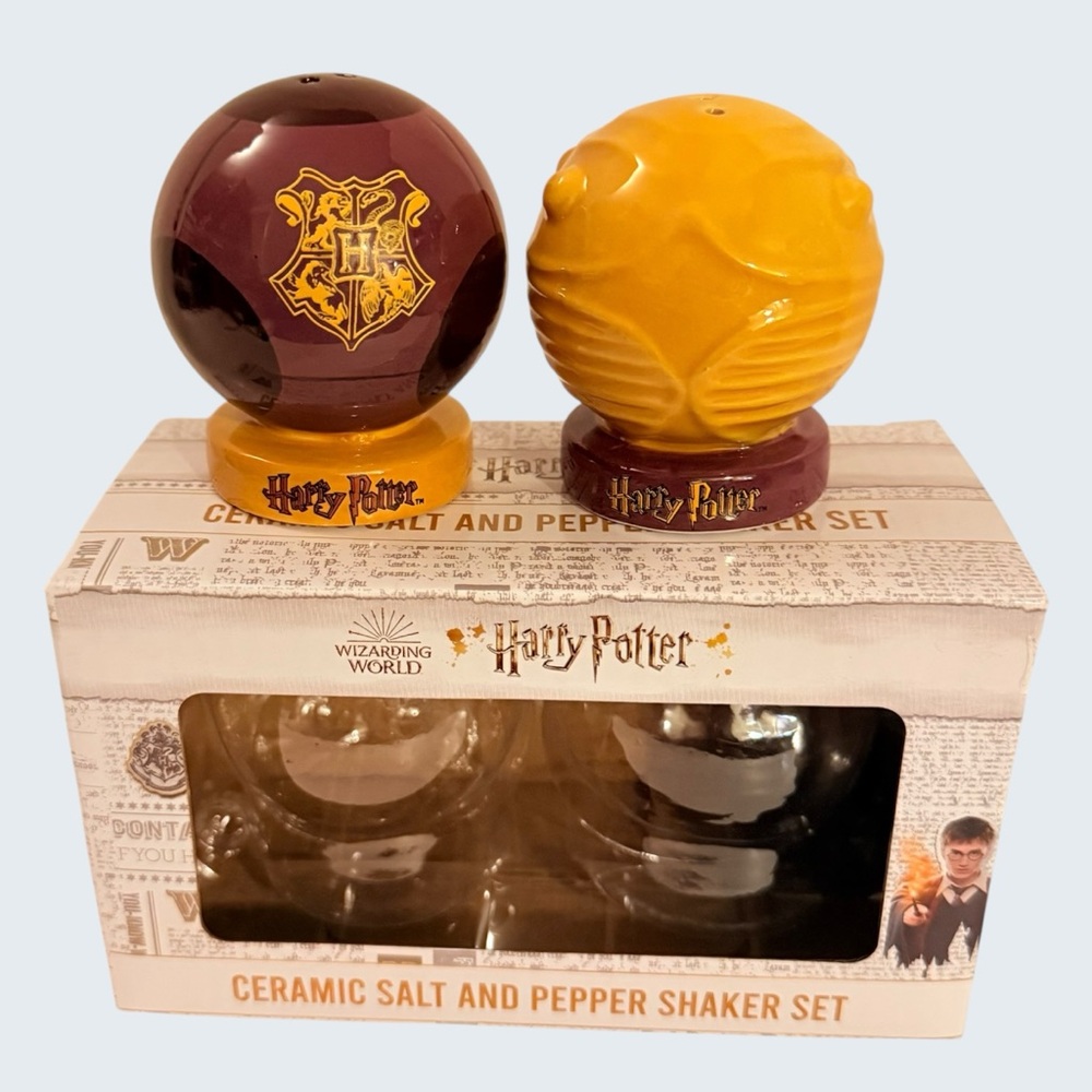 Harry Potter Ceramic Salt And Pepper Shaker Set Quaffle And Snitch NEW